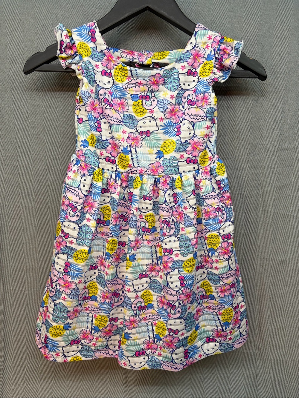 Hello Kitty girl, size 6, dress with tulle and lining back bows ruffled sleeve
